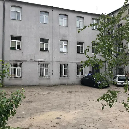 アパート Black And White *