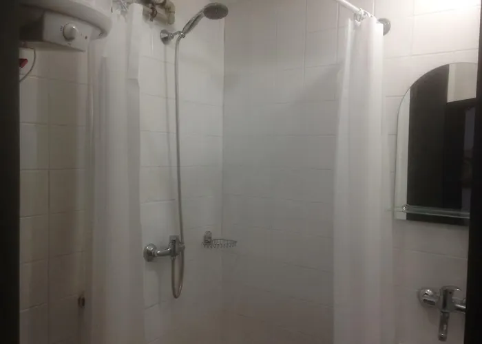 Daire Black And White