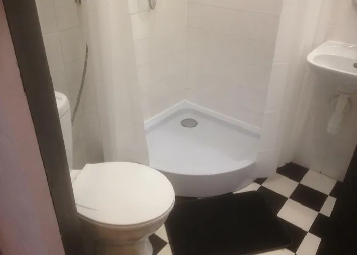 Black And White Daire